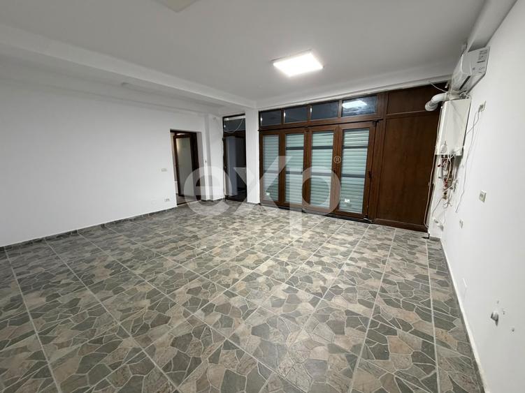 Casă individuală cu 7 camere cu Canalizare în Grozăvești