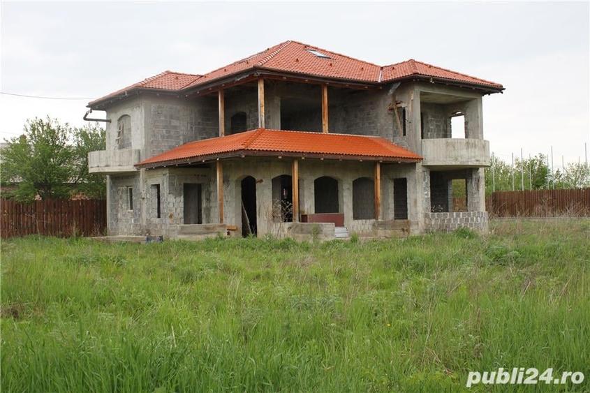 Casă cu 5 camere cu Teren 2000 Mp în Podu Oltului