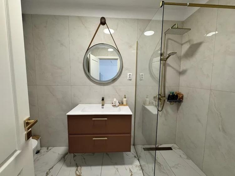 Apartament cu 2 camere semidecomandat, mobilat în Florești