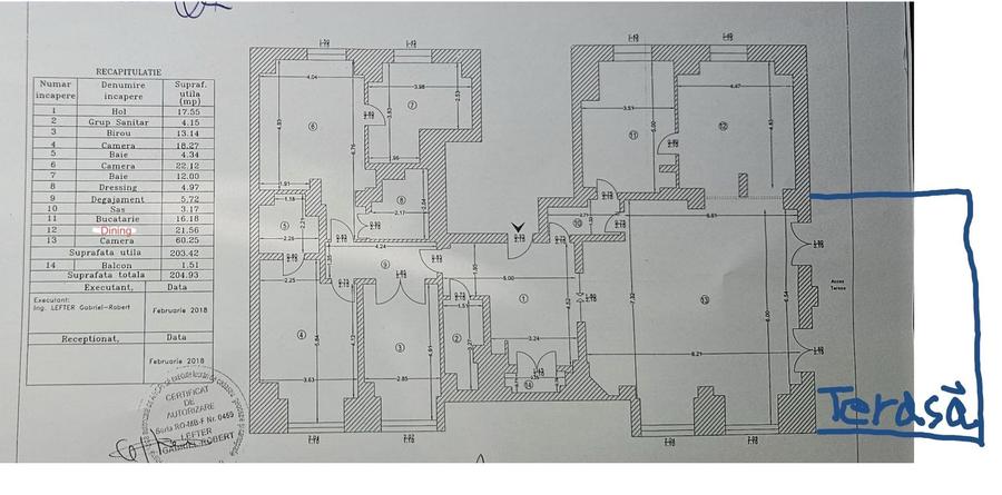 Penthouse cu 4 camere semidecomandat în P-ța Unirii