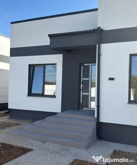 Casă cu 4 camere cu Teren 300 Mp în Malu Mare
