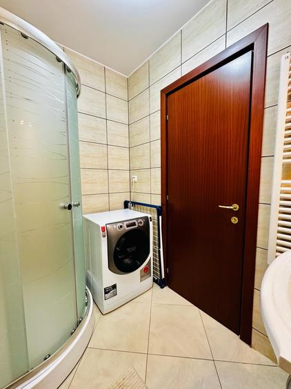 Apartament cu 3 camere decomandat în Calea Moroieni