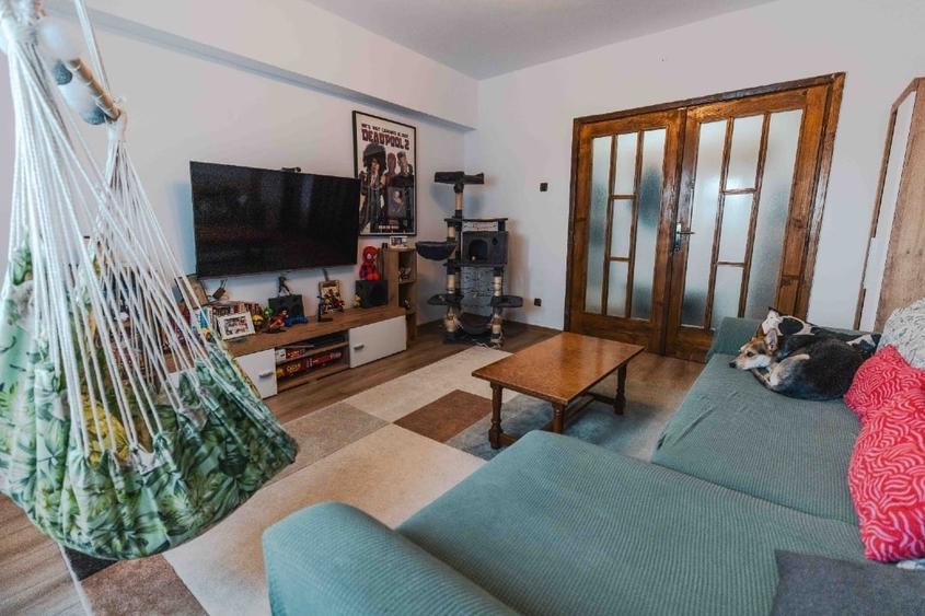 Apartament cu 4 camere decomandat, mobilat în Central