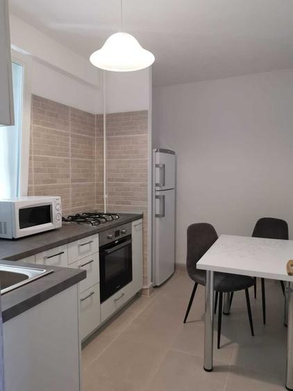 Apartament cu 2 camere decomandat în Eroii Revoluției