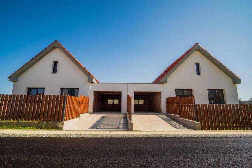 Casă individuală cu 6 camere cu Teren 523 Mp în Sălicea