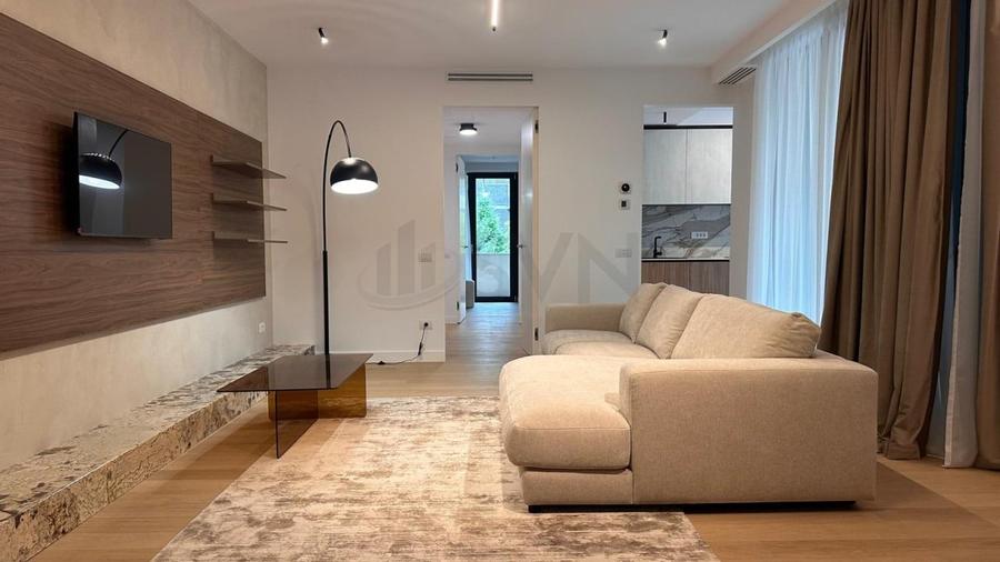 Apartament cu 4 camere semidecomandat, mobilat în Aviatorilor