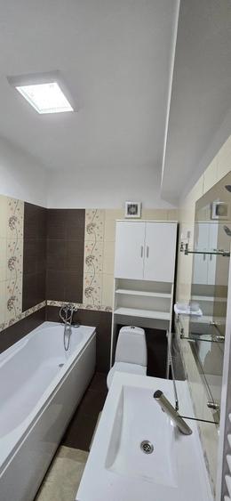 Apartament cu 3 camere decomandat în Km 5