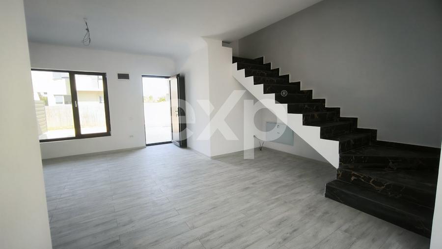 Casă cu 4 camere cu Canalizare în Trivale Platou