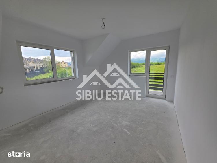 Casă cu 5 camere cu Teren 486 Mp în Cristian