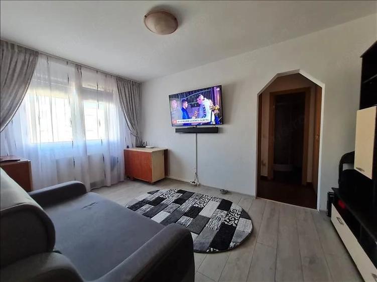 Apartament cu 2 camere semidecomandat în Florilor