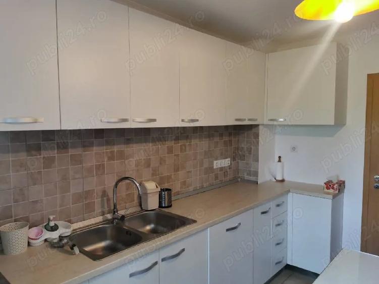 Apartament cu 3 camere decomandat în Aradului