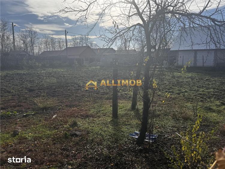 Casă cu 4 camere cu Teren 1550 Mp în Fulga
