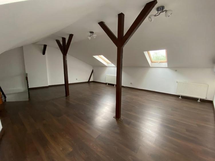 Apartament cu 4 camere semidecomandat în P-ța Romană
