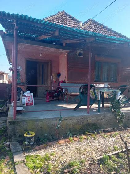 Casă cu 2 camere cu Teren 1180 Mp în Săvârșin