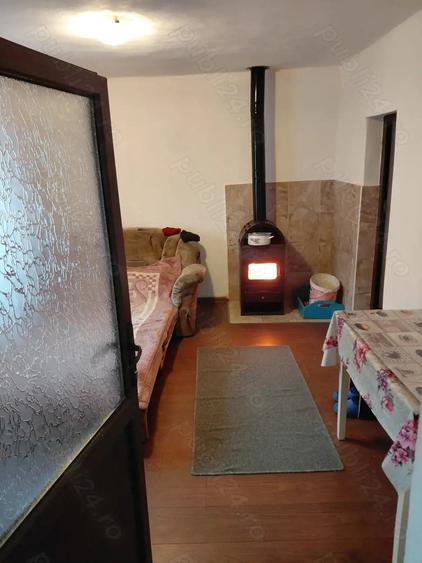 Casă cu 3 camere cu Teren 20 Mp în Petrești