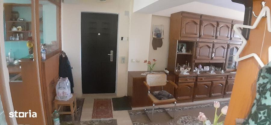 Apartament cu 3 camere decomandat în Valea Cetății