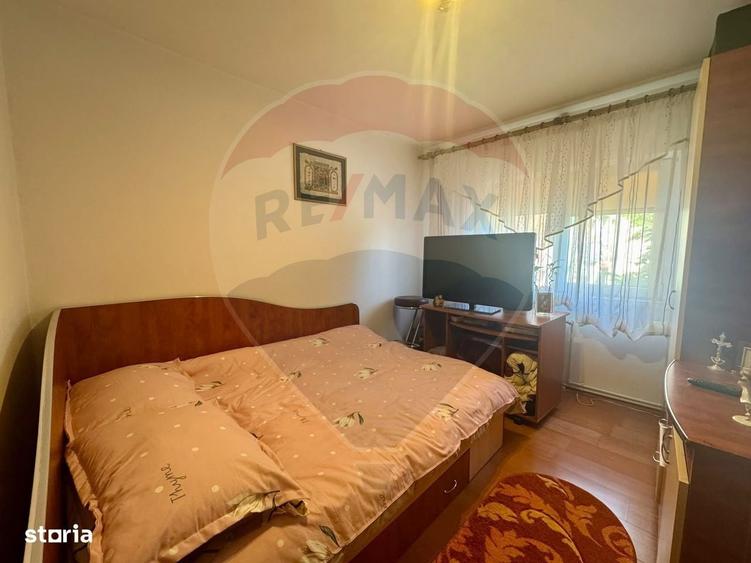 Apartament cu 4 camere decomandat în Craiovița Nouă