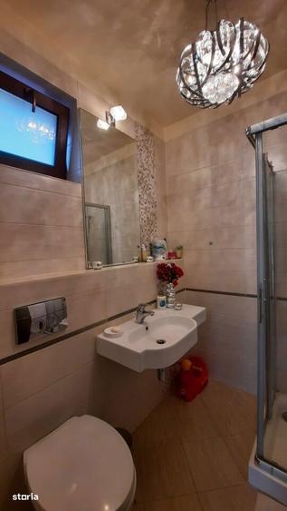 Casă cu 7 camere cu Canalizare în Dămăroaia