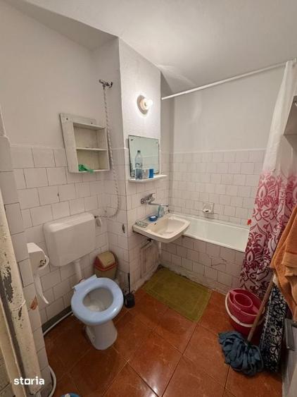 Apartament cu 4 camere decomandat în Micro 16
