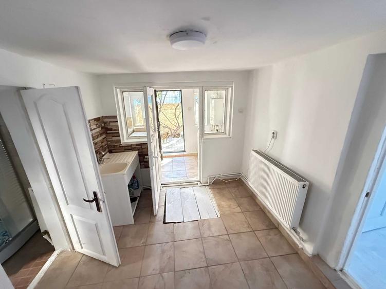 Casă cu 3 camere cu Teren 340 Mp în Central