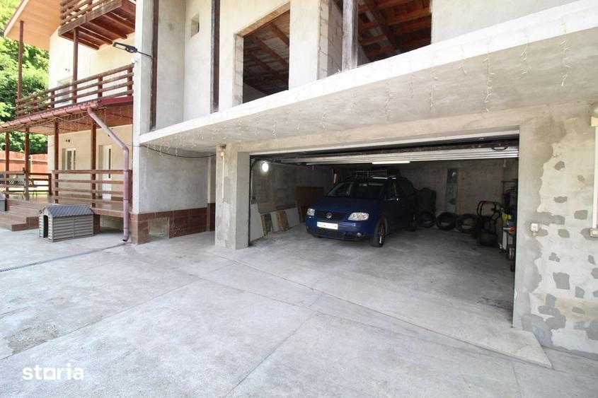 Casă cu 6 camere cu Teren 1100 Mp în Ghelari