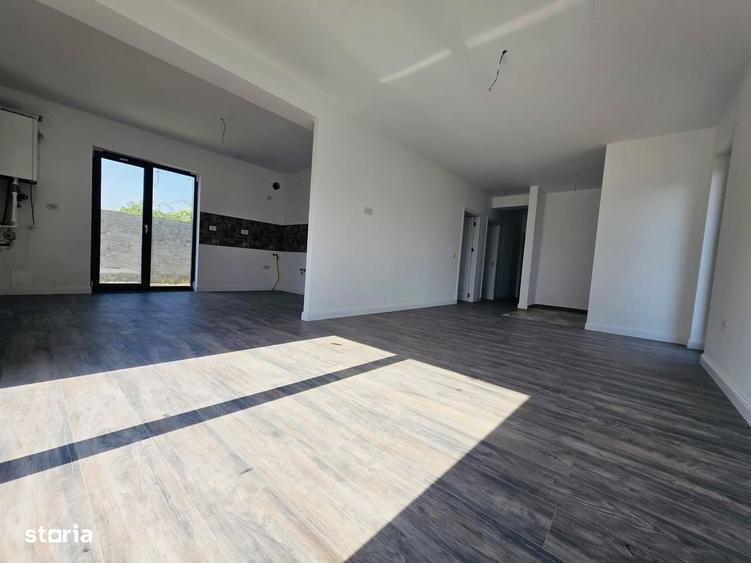 Casă cu 3 camere în Berceni