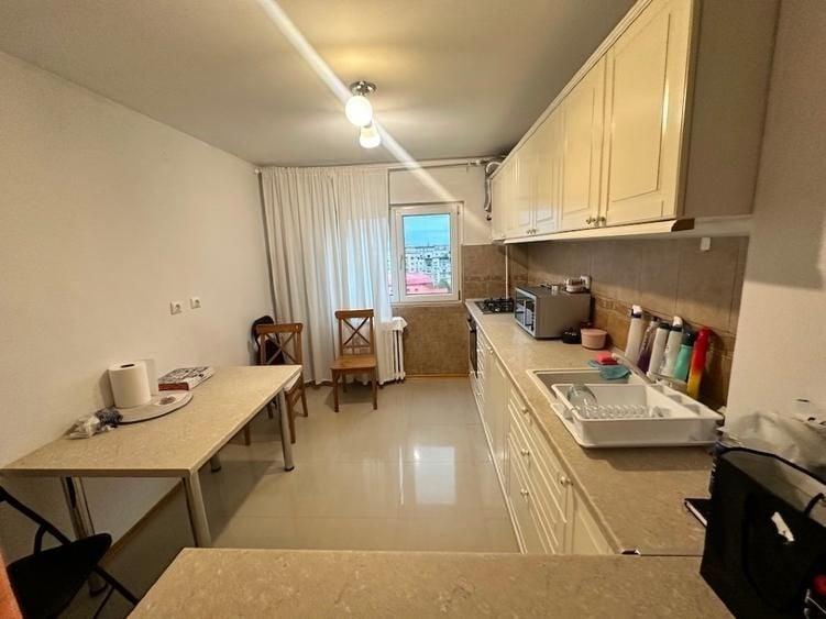 Apartament cu 3 camere decomandat, mobilat în Sebastian
