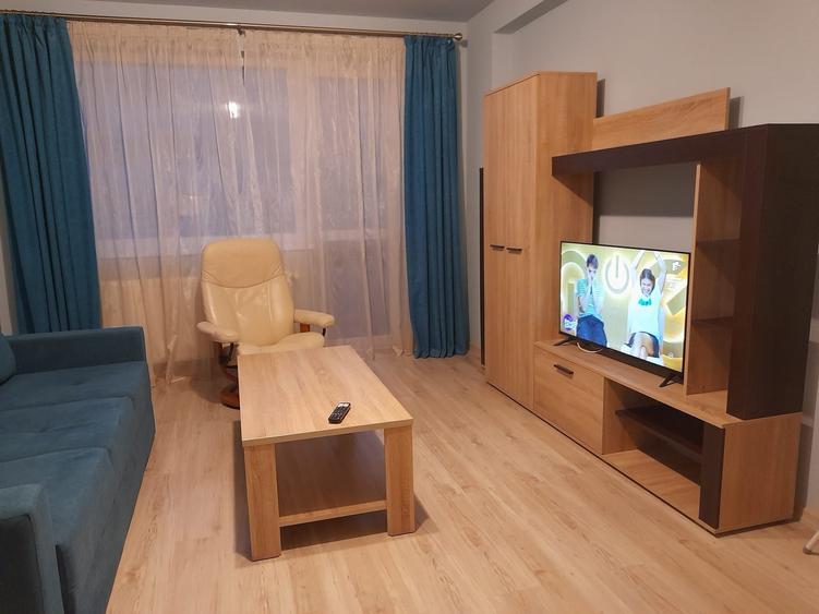 Apartament cu 2 camere decomandat în Tractorul
