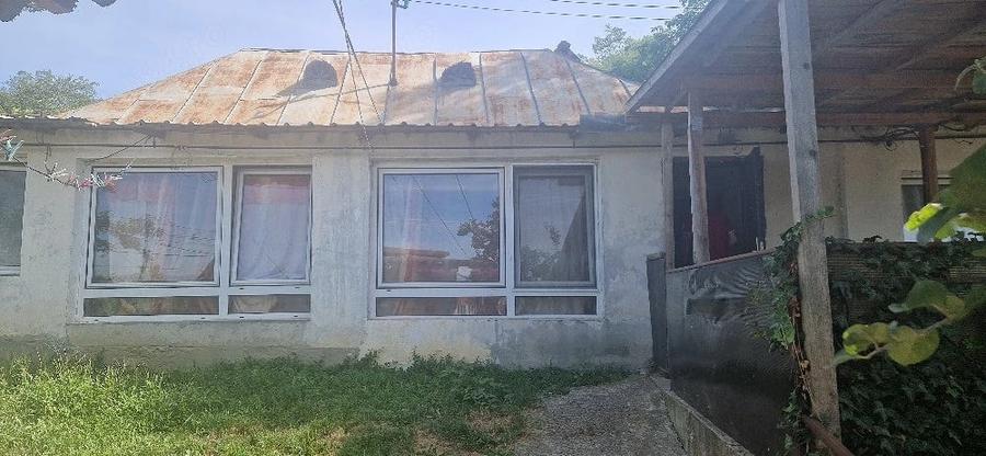 Casă cu 2 camere cu Teren 1170 Mp în Central