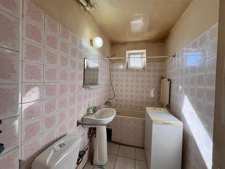 Apartament cu 3 camere nedecomandat în Central