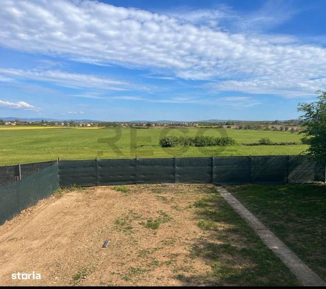 Casă cu 4 camere cu Teren 1240 Mp în Podgoria