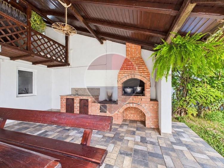 Casă individuală cu 6 camere cu Teren 7320 Mp în Curcani