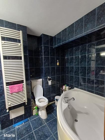Apartament cu 3 camere decomandat în Republicii