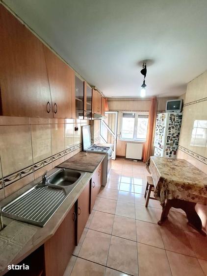 Apartament cu 4 camere decomandat, mobilat în Central