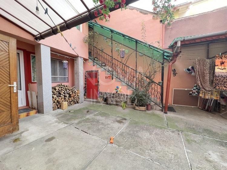 Casă individuală cu 10 camere cu Canalizare în Ultracentral