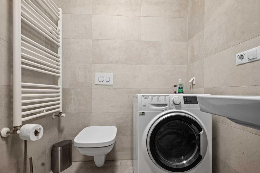 Apartament cu 4 camere decomandat în Central