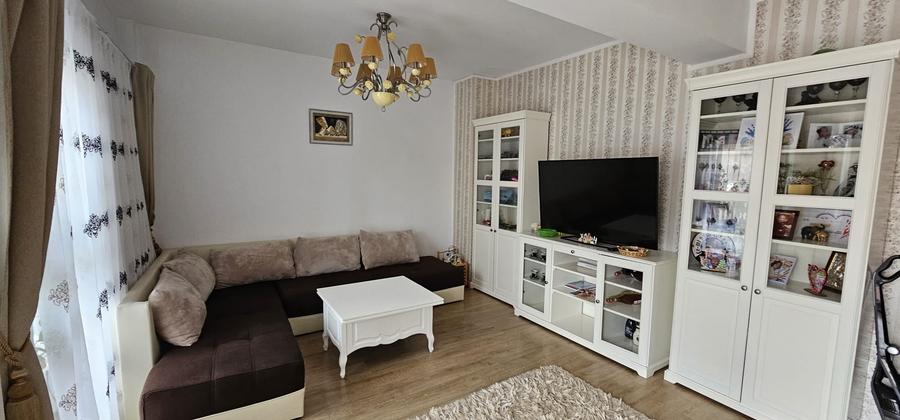 Apartament cu 3 camere decomandat în Primo