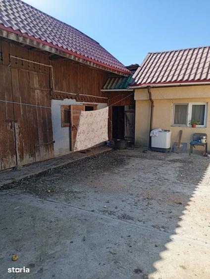 Casă cu 5 camere cu Teren 5500 Mp în Central