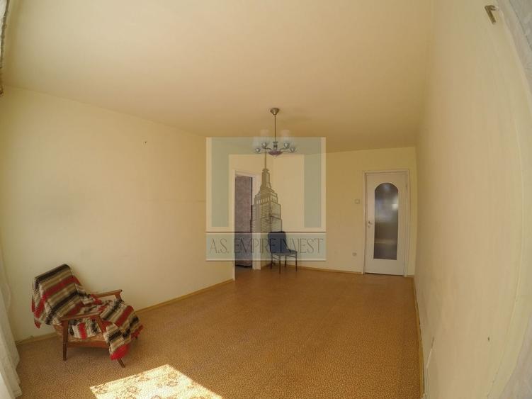 Apartament cu 3 camere semidecomandat în Griviței