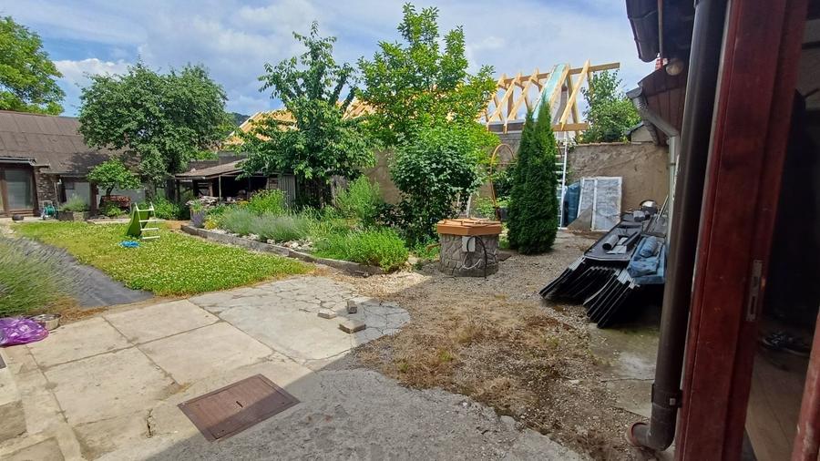 Casă cu 4 camere cu Teren 300 Mp în Sânpetru