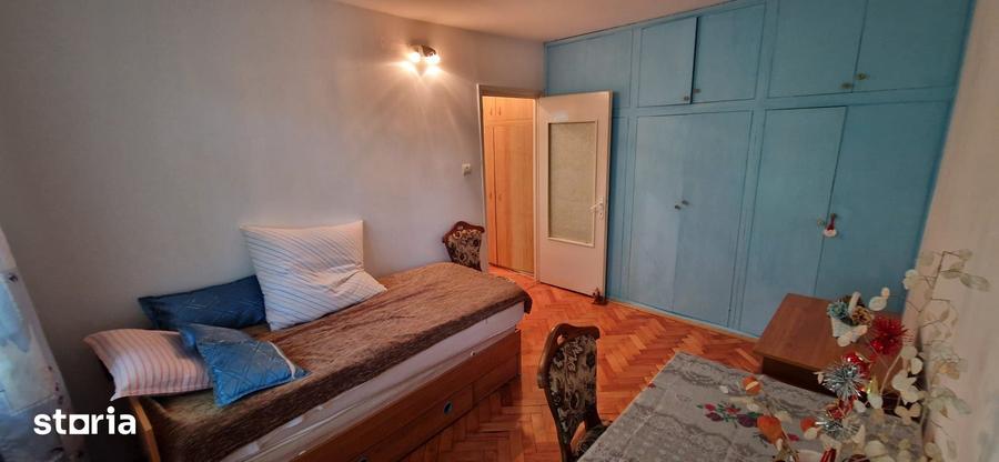 Apartament cu 2 camere semidecomandat în Girocului