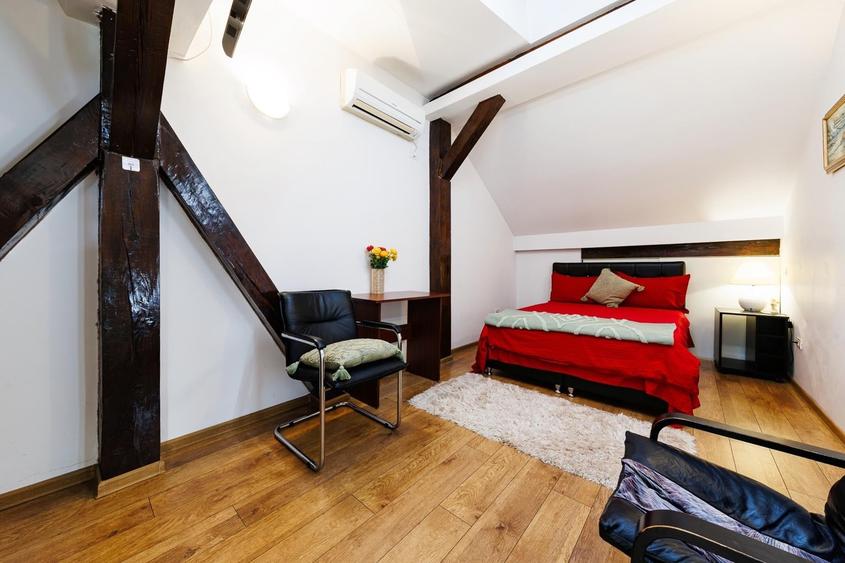 Apartament cu 3 camere decomandat, mobilat în P-ța Unirii