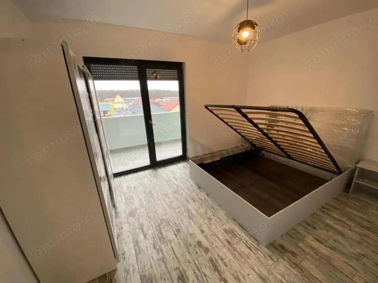 Apartament cu 3 camere semidecomandat în Dumbrăvița