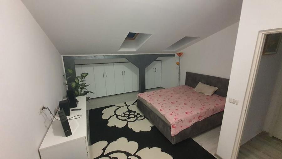 Apartament cu 4 camere decomandat în Central