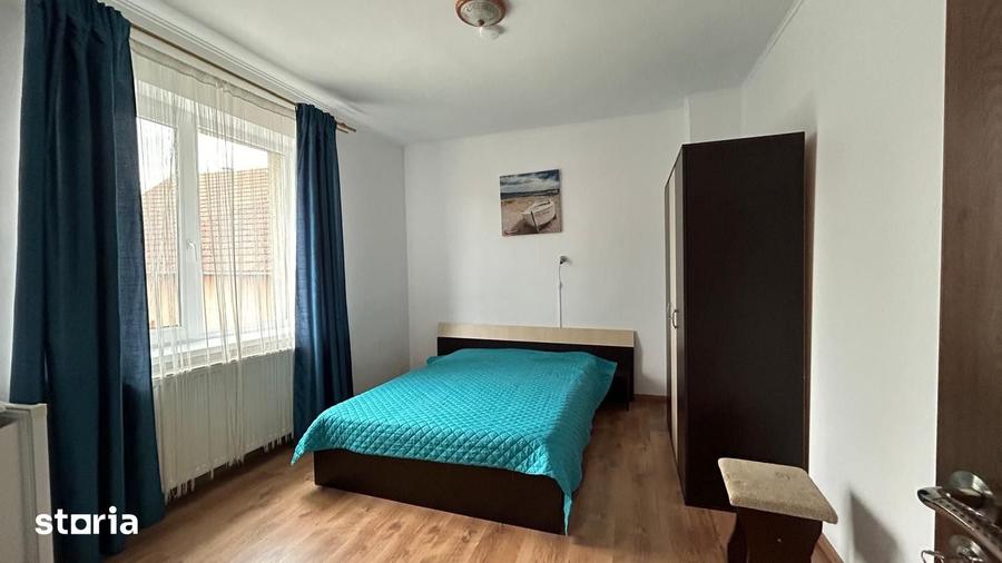 Casă cu 9 camere cu Teren 350 Mp în Sânmartin