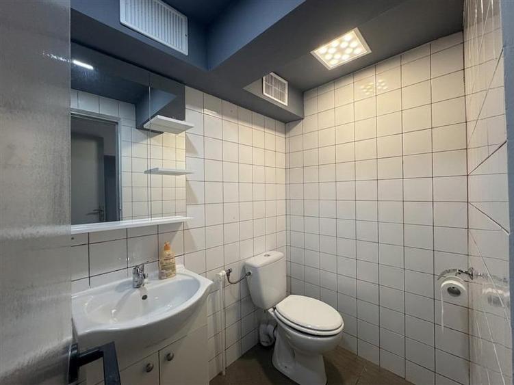 Birou, de 200 mp, în Smârdan