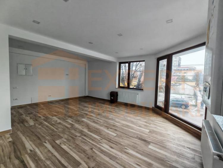 Spațiu comercial, de 360 mp, în Central