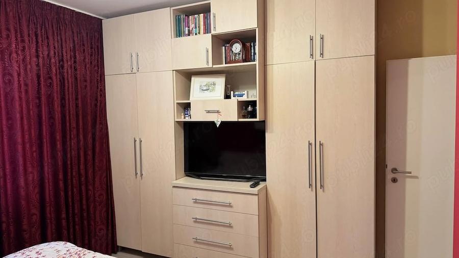 Apartament cu 3 camere decomandat în Tractorul