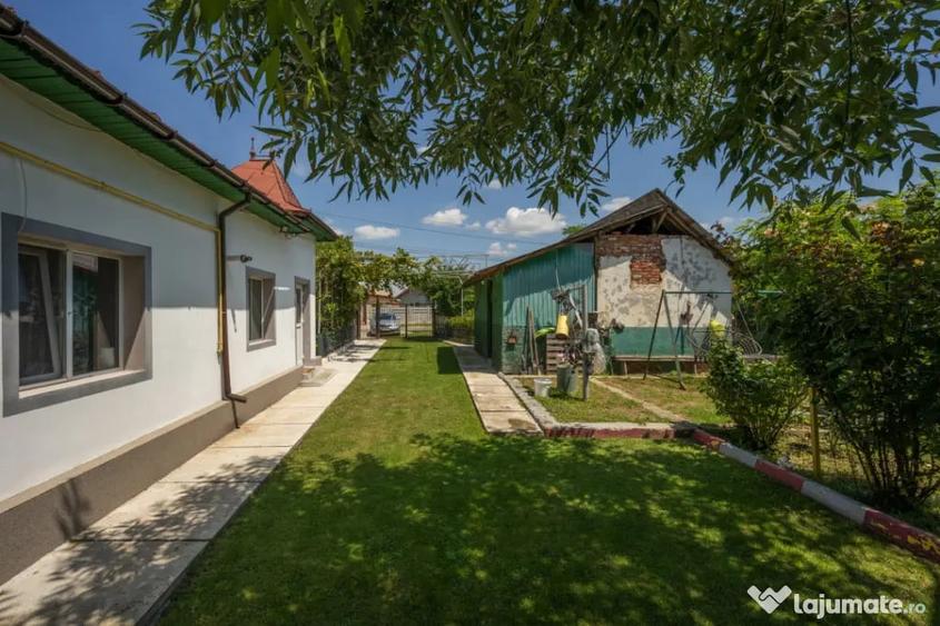 Casă cu 3 camere cu Teren 2200 Mp în Răcari
