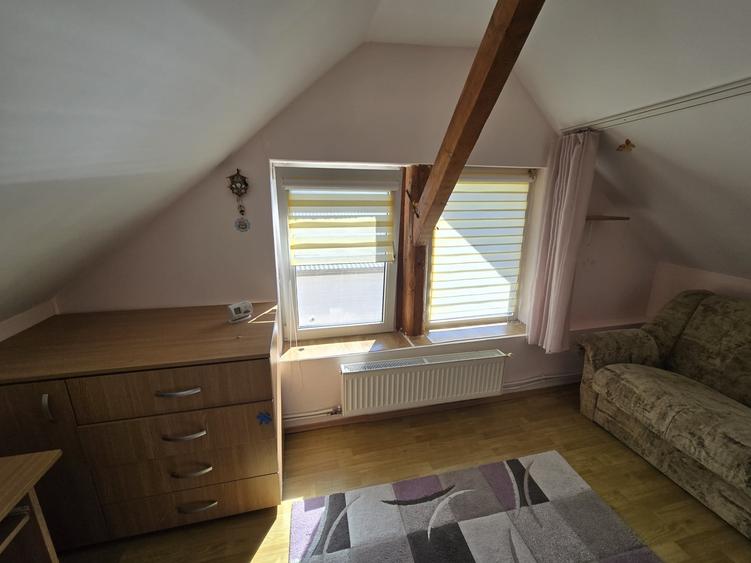 Apartament cu 4 camere semidecomandat în Florești